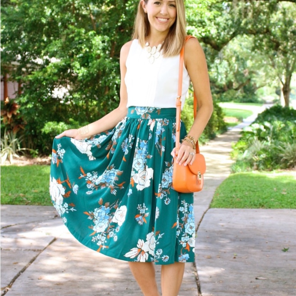 Eva Mendes Blue and White Pleated Midi Skirt